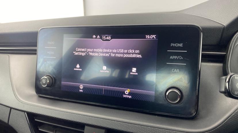 Apple Car Play & Android Auto