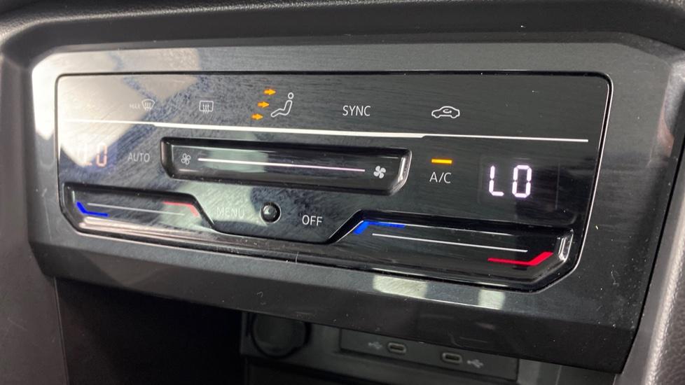 air conditioning and dual Climate control 