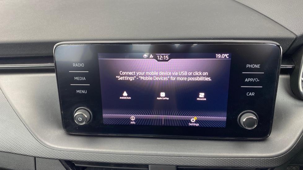 Apple Car Play & Android Auto