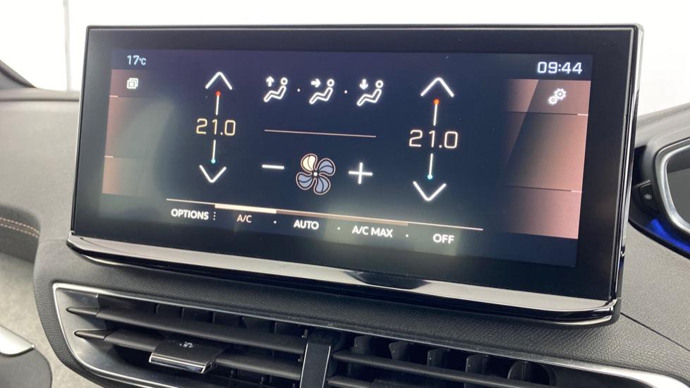 air conditioning and dual Climate control 