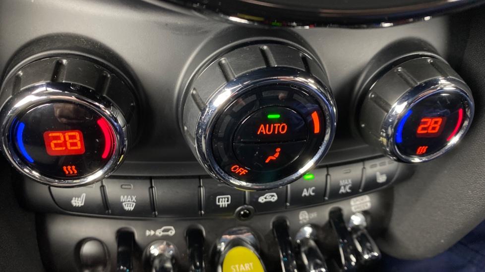 air conditioning and dual Climate control 