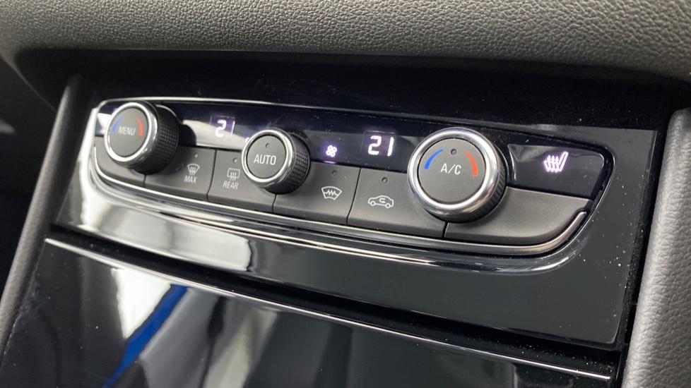 air conditioning and dual Climate control 