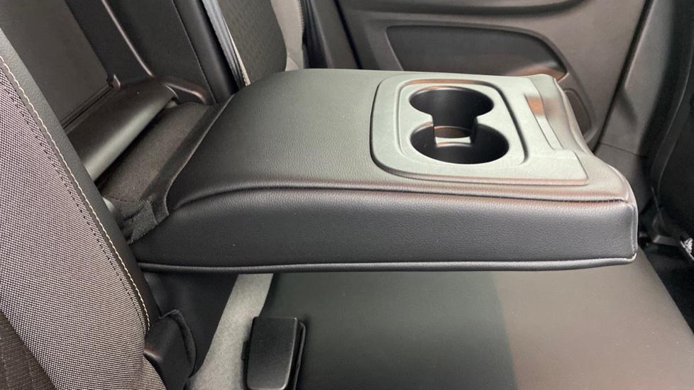 Rear Armrest/ Cup Holder