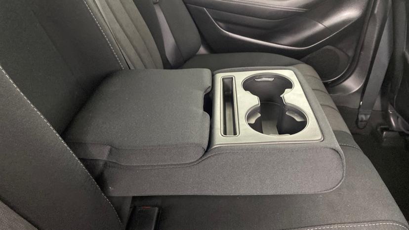 Rear Armrest/ Cup Holder