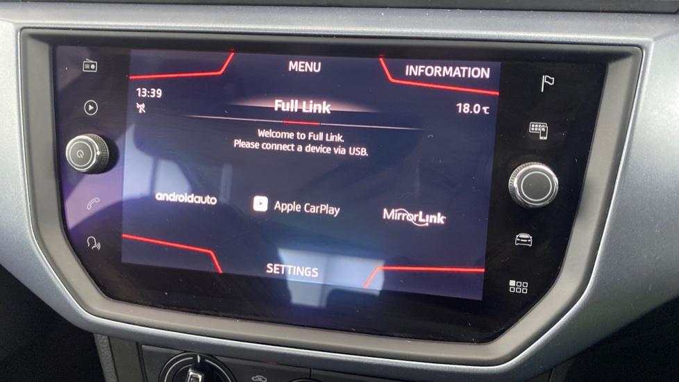 Apple Car Play & Android Auto