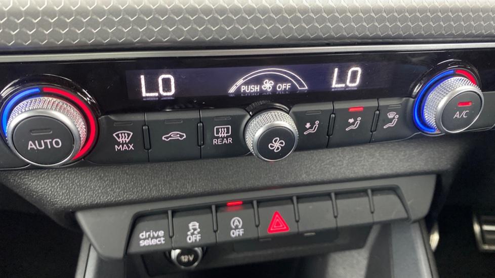 air conditioning and dual Climate control 