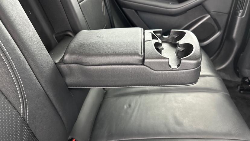 Rear Armrest/ Cup Holder