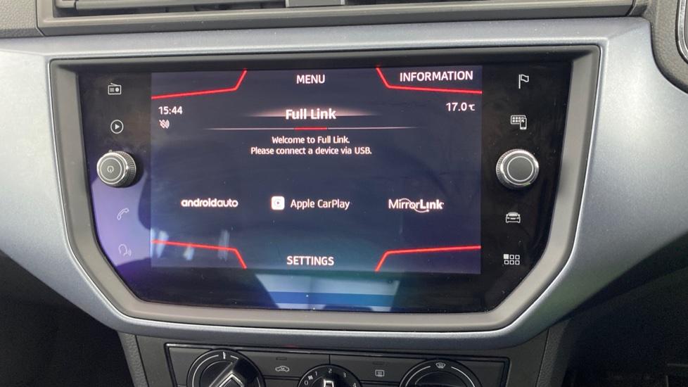 Apple Car Play & Android Auto