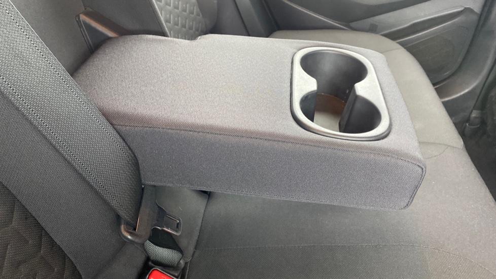 Rear Armrest/ Cup Holder