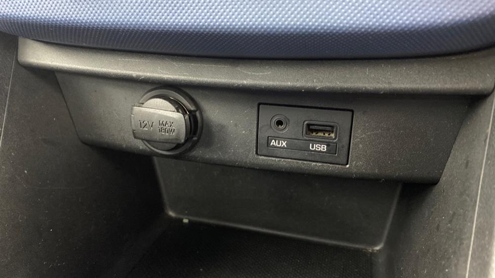 12V socket/ aux and usb