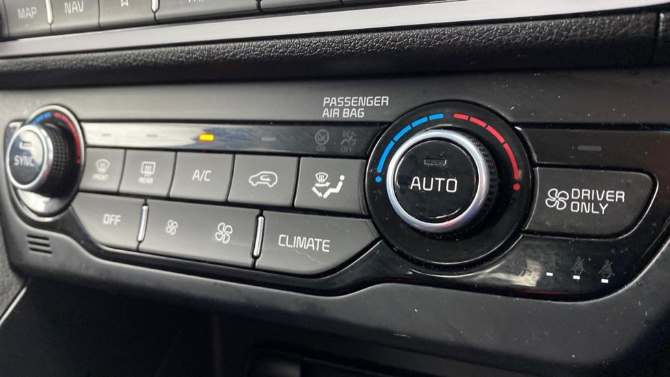 air conditioning and dual Climate control 