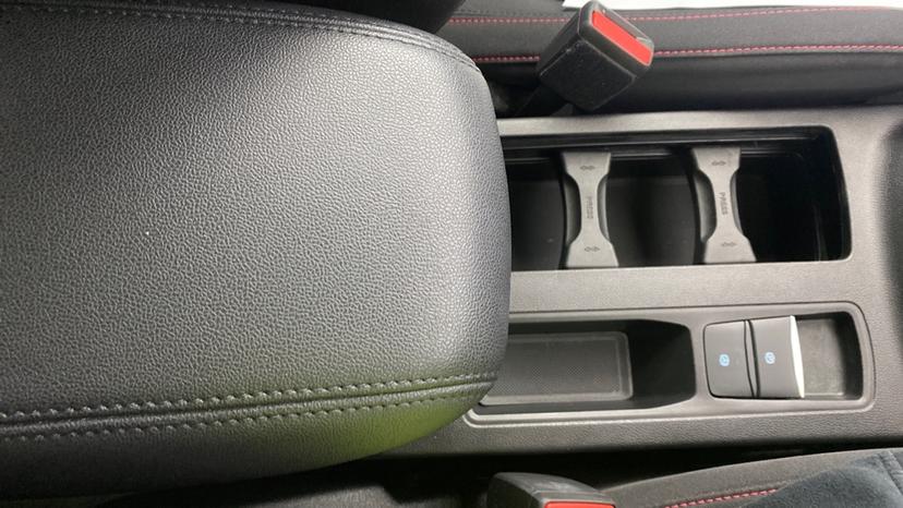 Rear Armrest/ Cup Holder