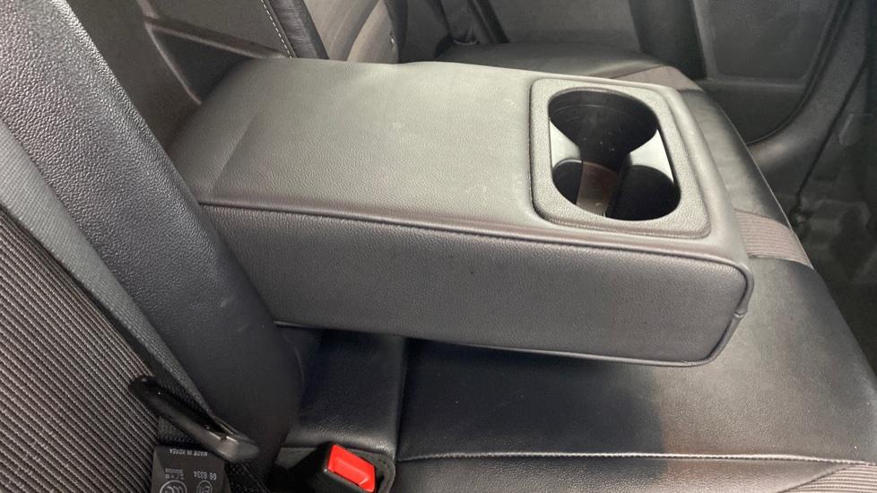 Rear Armrest/ Cup Holder