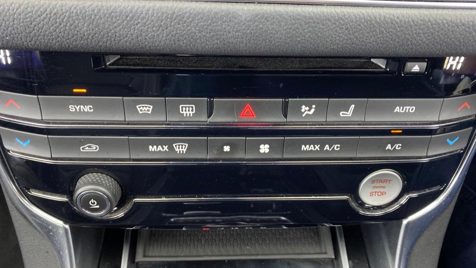 air conditioning and dual Climate control 