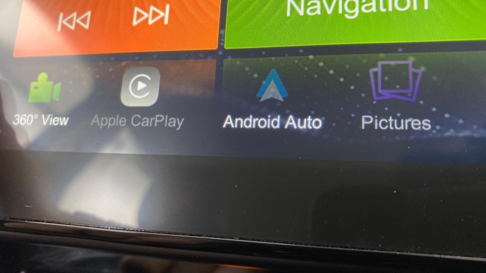 Apple Car Play & Android Auto