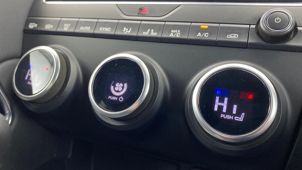 air conditioning and dual Climate control 