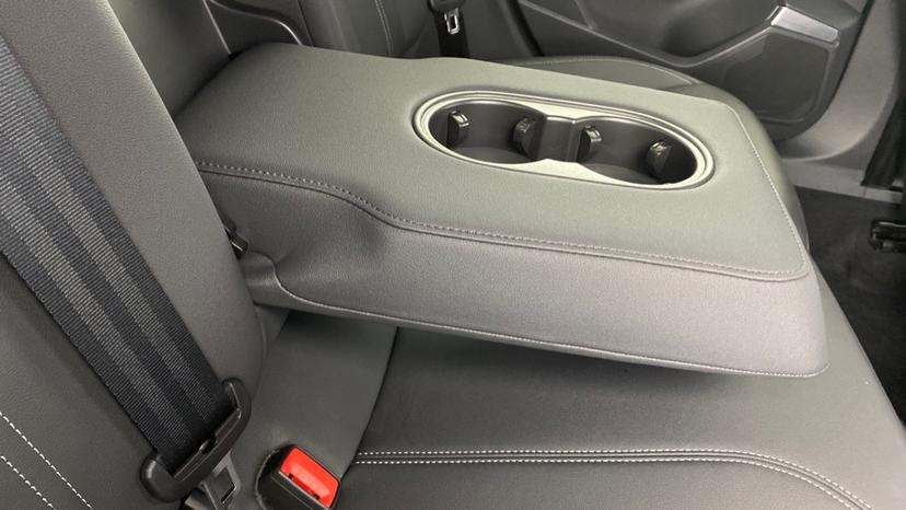 Rear Armrest/ Cup Holder