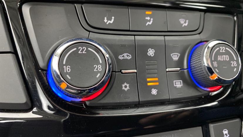 air conditioning and dual Climate control 