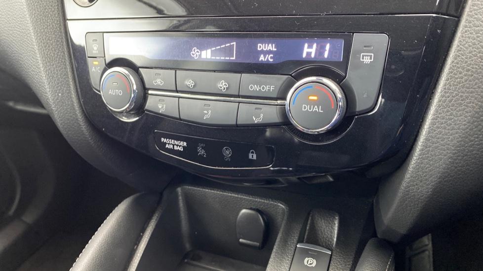 air conditioning and dual Climate control 