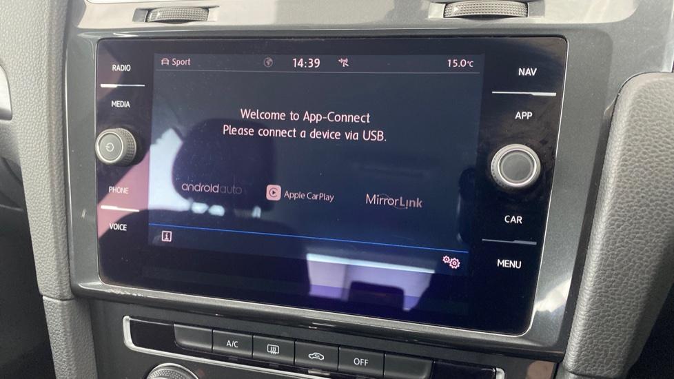 Apple Car Play & Android Auto