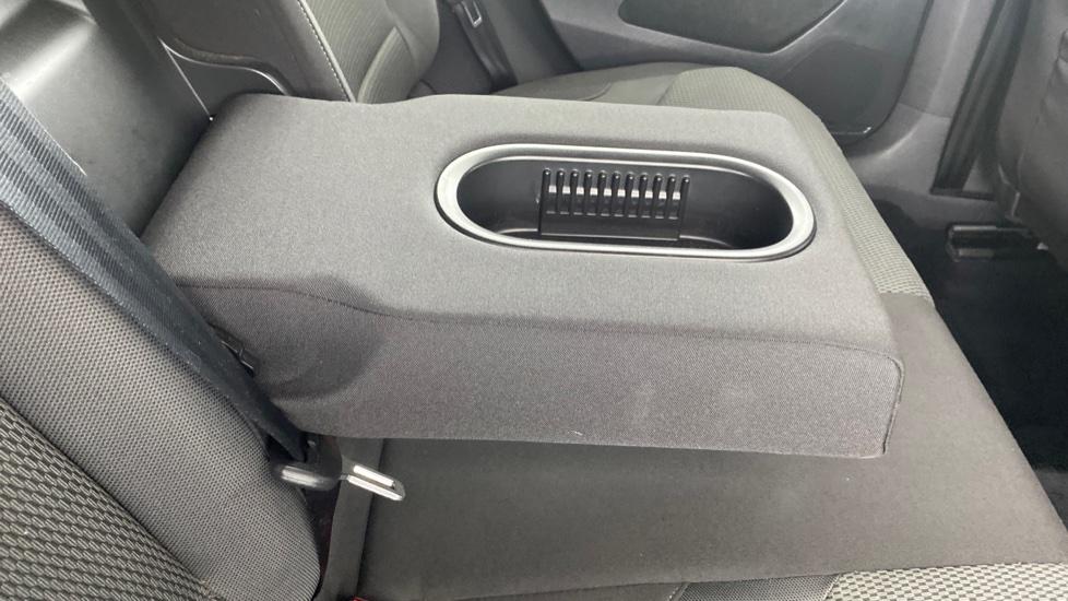 Rear Armrest/ Cup Holder