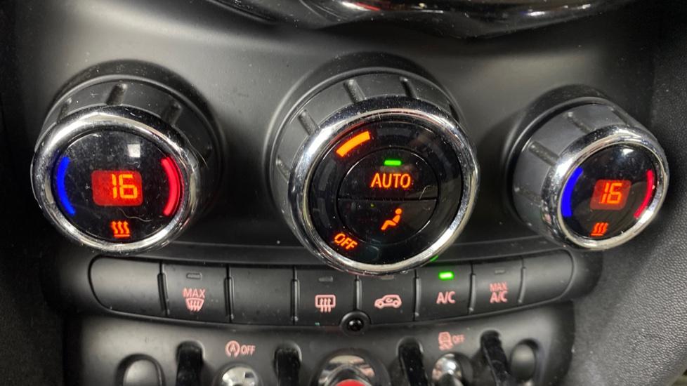 air conditioning and dual Climate control 