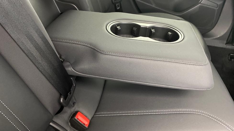 Rear Armrest/ Cup Holder