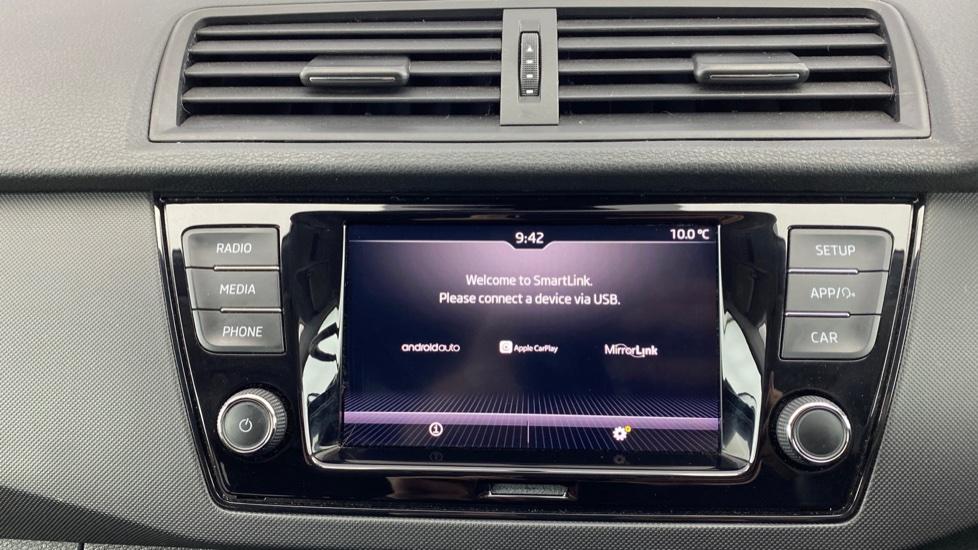 Apple Car Play & Android Auto