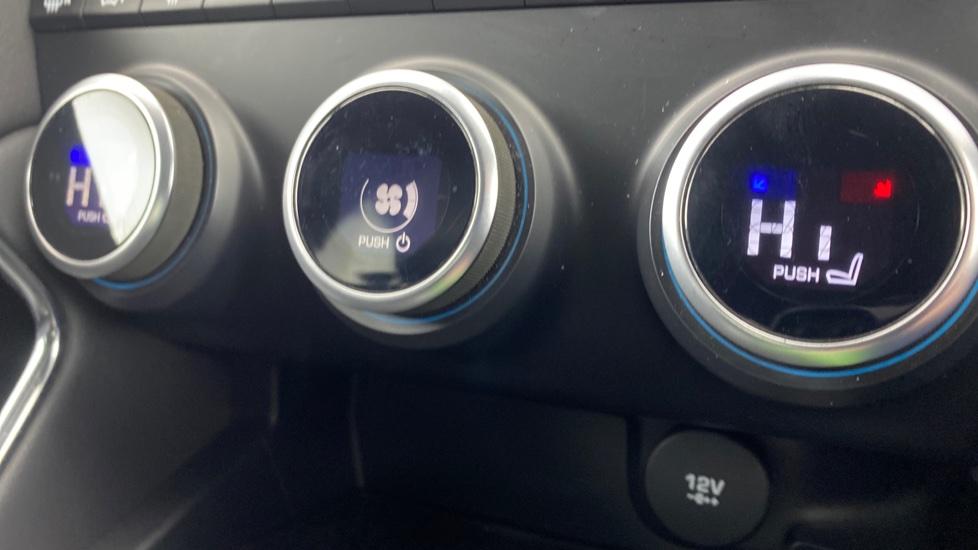 air conditioning and dual Climate control 