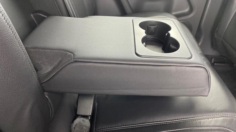 Rear Armrest/ Cup Holder