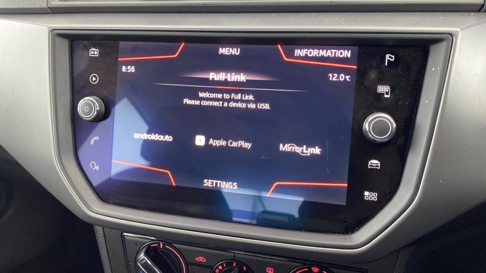 Apple Car Play & Android Auto