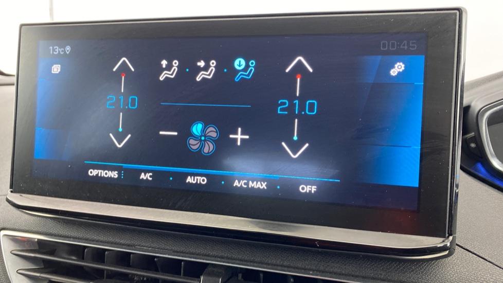 air conditioning and dual Climate control 