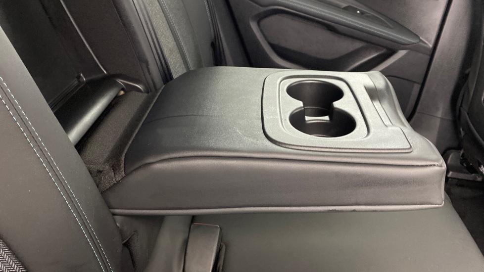 Rear Armrest/ Cup Holder