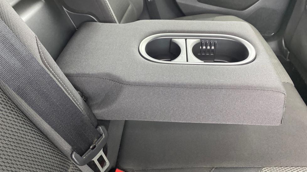 Rear Armrest/ Cup Holder