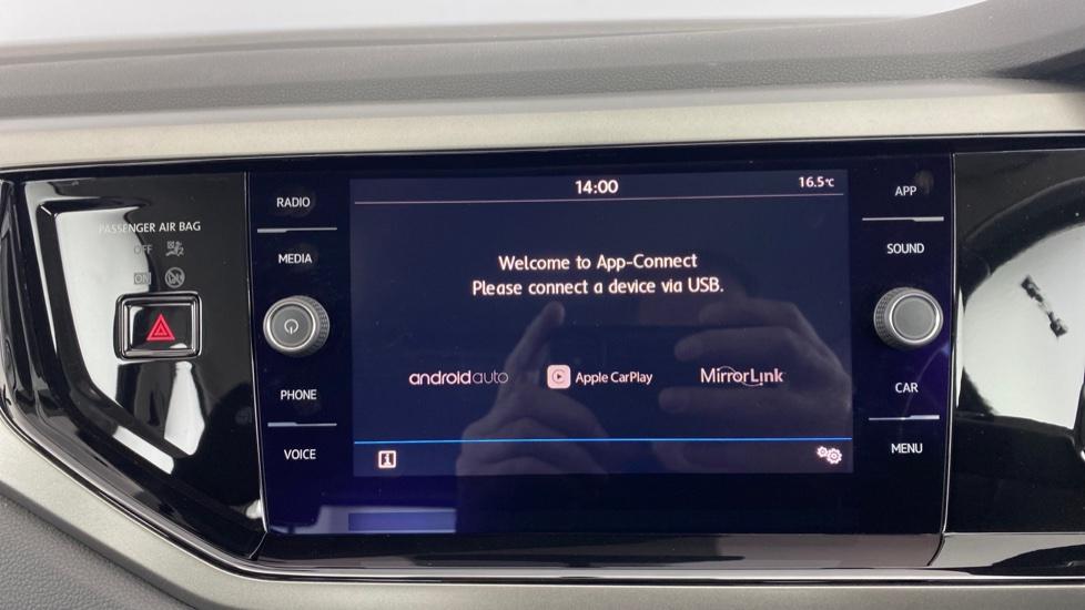 Apple Car Play & Android Auto