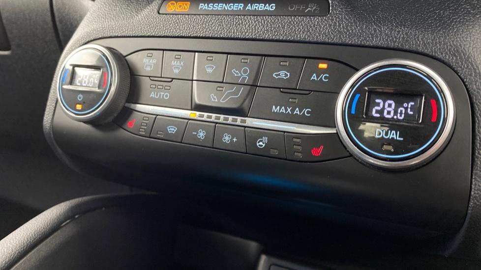 air conditioning and dual Climate control 