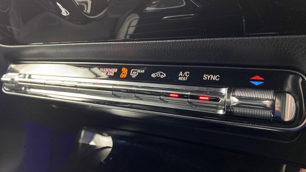 air conditioning and dual Climate control 