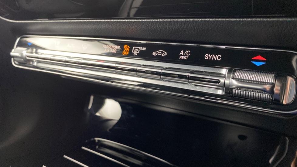 air conditioning and dual Climate control 