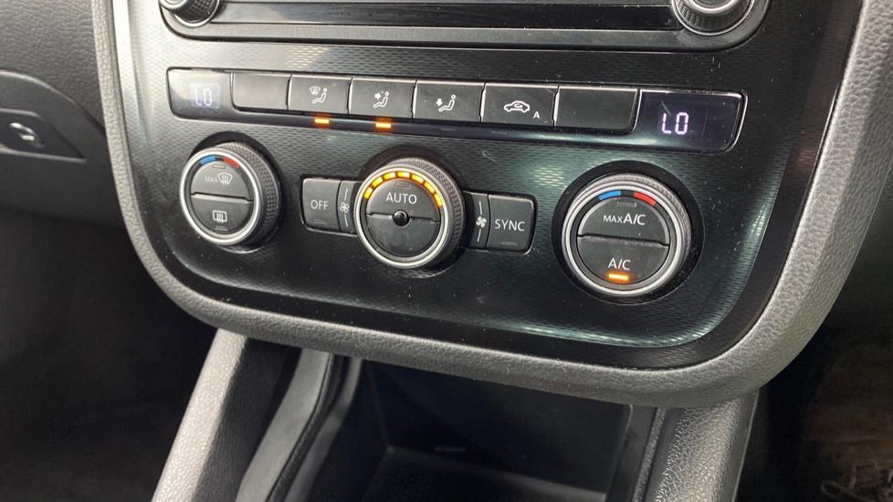 air conditioning and dual Climate control 