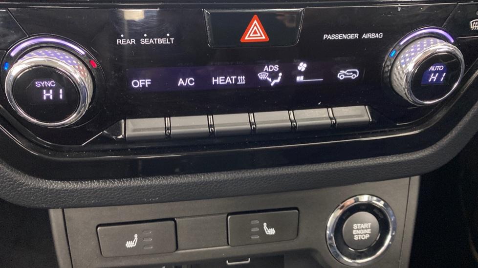 air conditioning and dual Climate control 