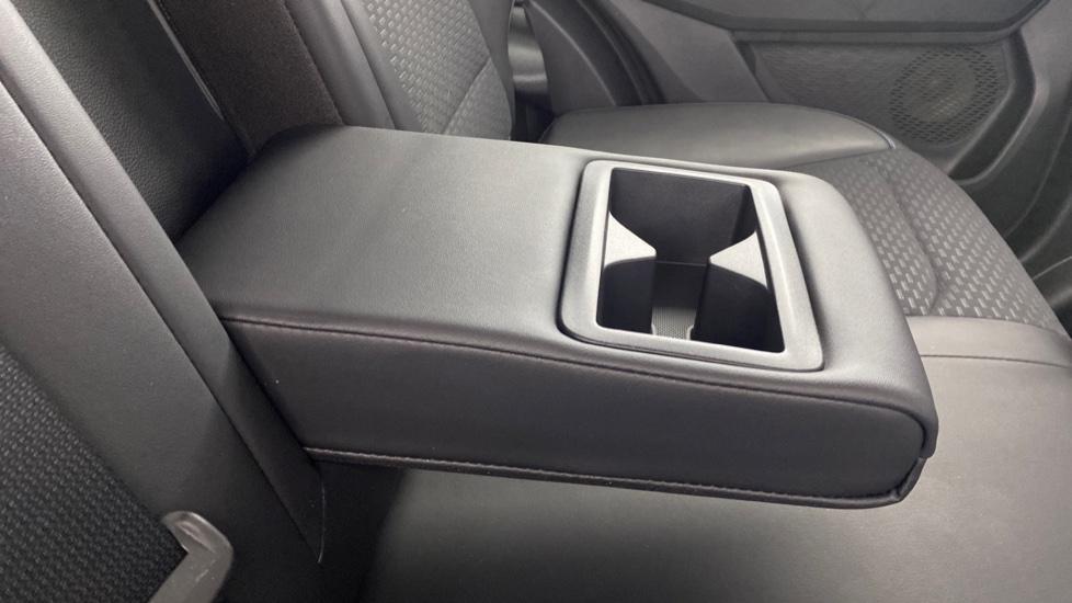 Rear Armrest/ Cup Holder