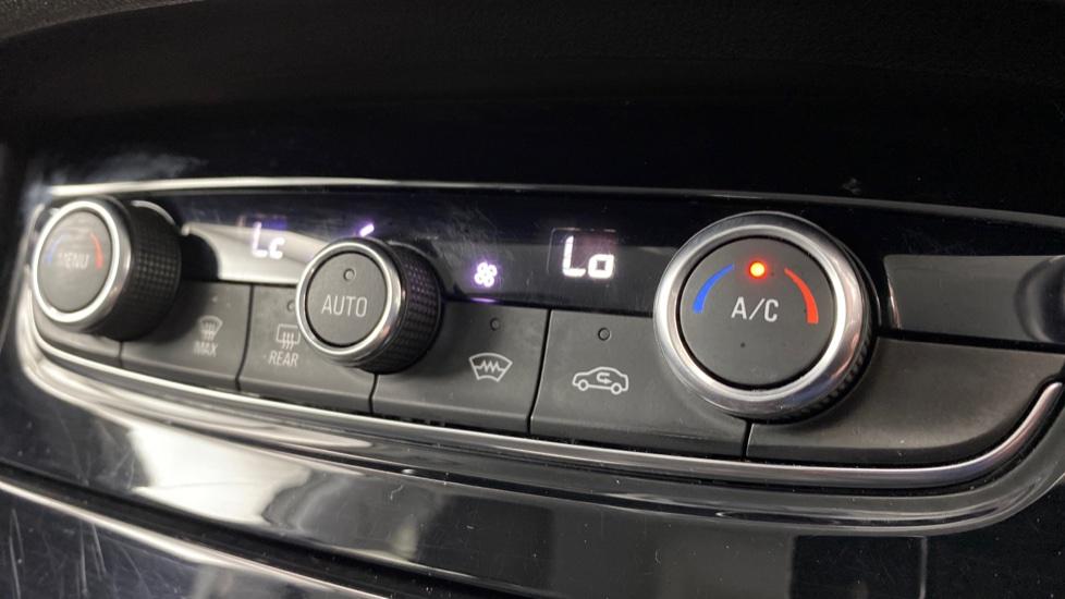 air conditioning and dual Climate control 