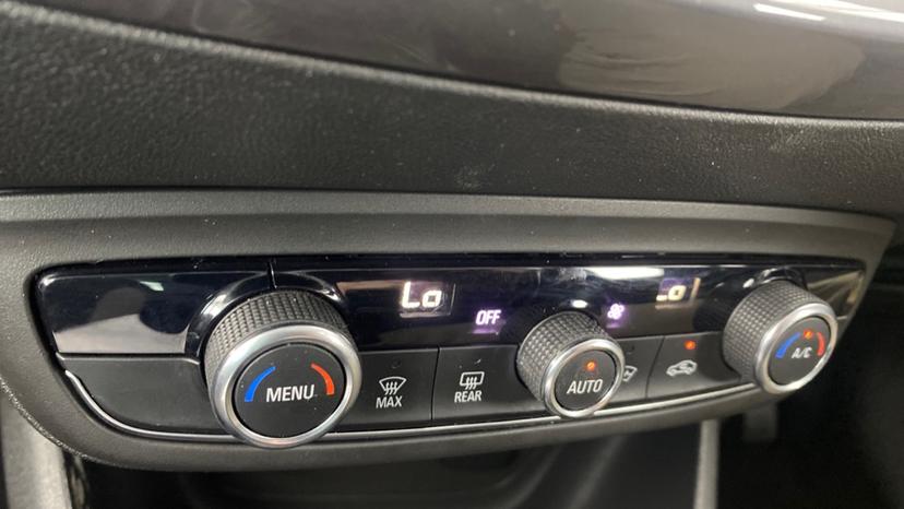 air conditioning and dual Climate control 