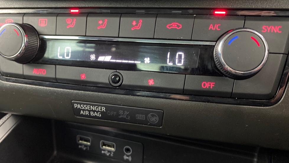 air conditioning and dual Climate control 