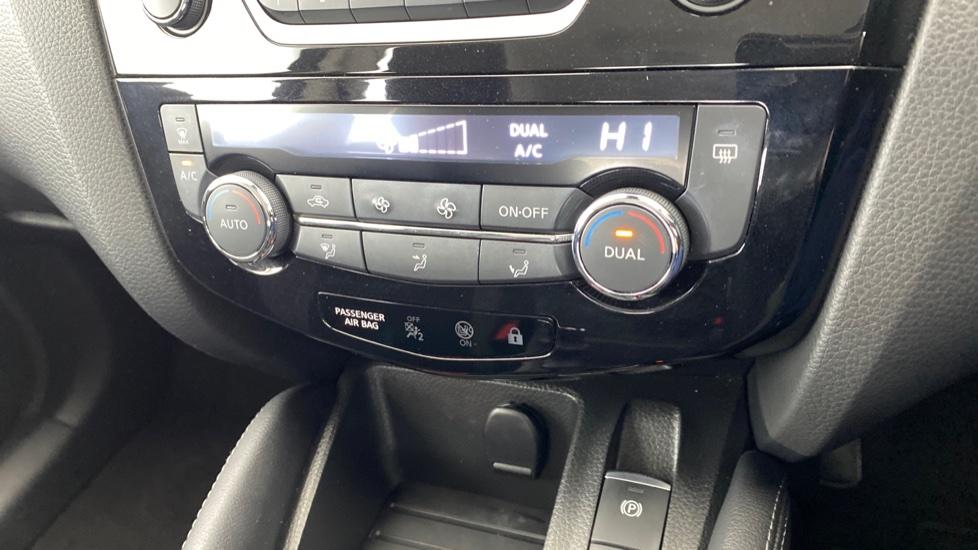 air conditioning and dual Climate control 