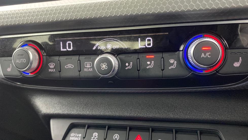 air conditioning and dual Climate control 