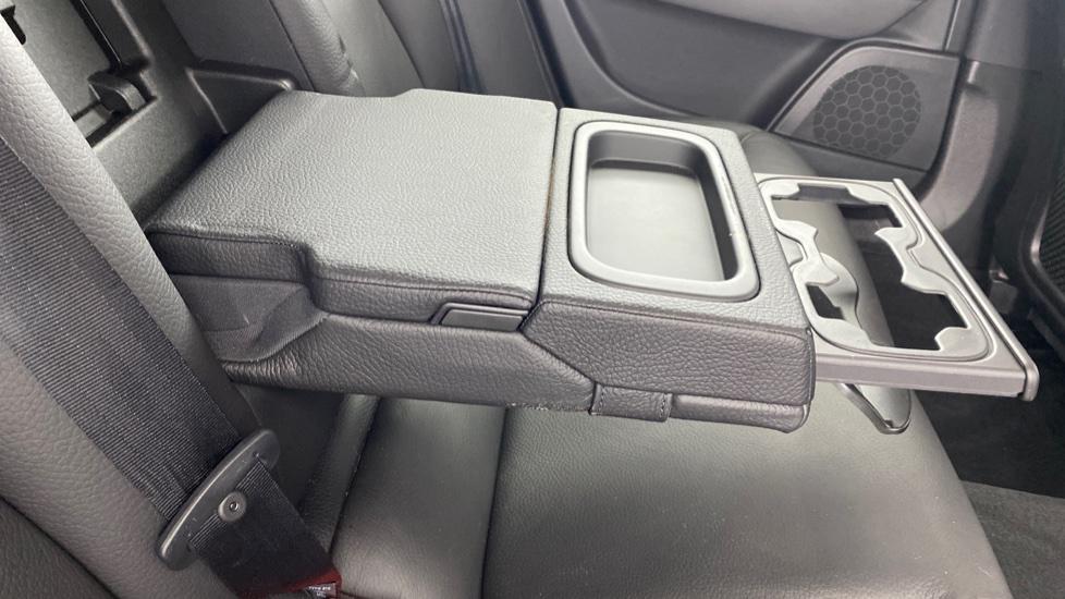 Rear Armrest/ Cup Holder