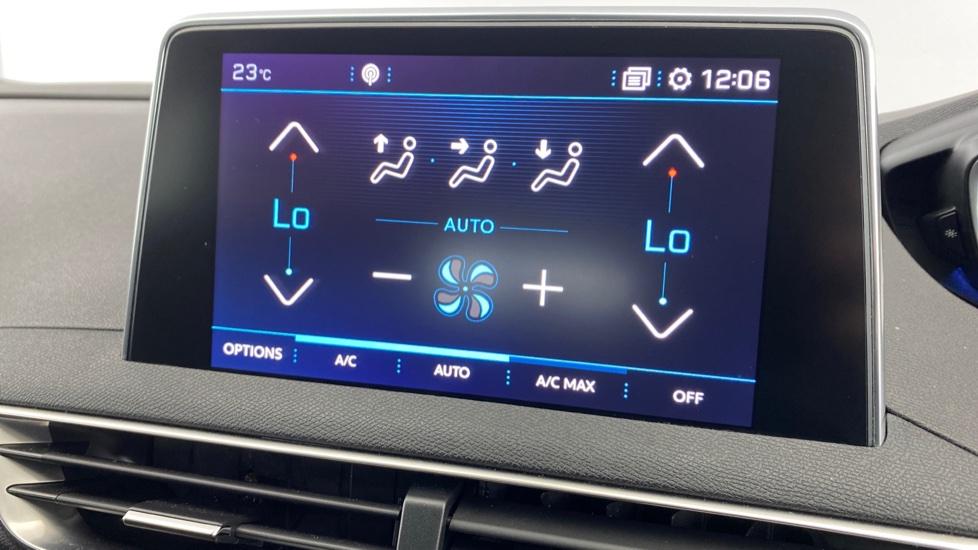 air conditioning and dual Climate control 