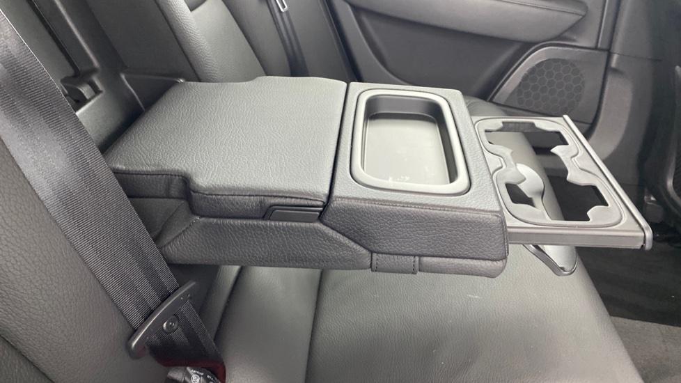 Rear Armrest/ Cup Holder