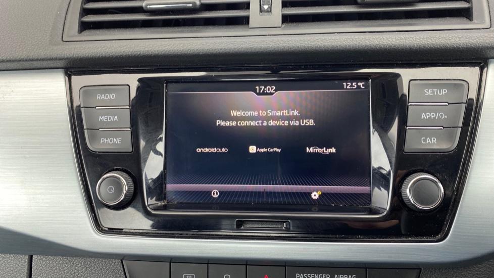 Apple Car Play & Android Auto